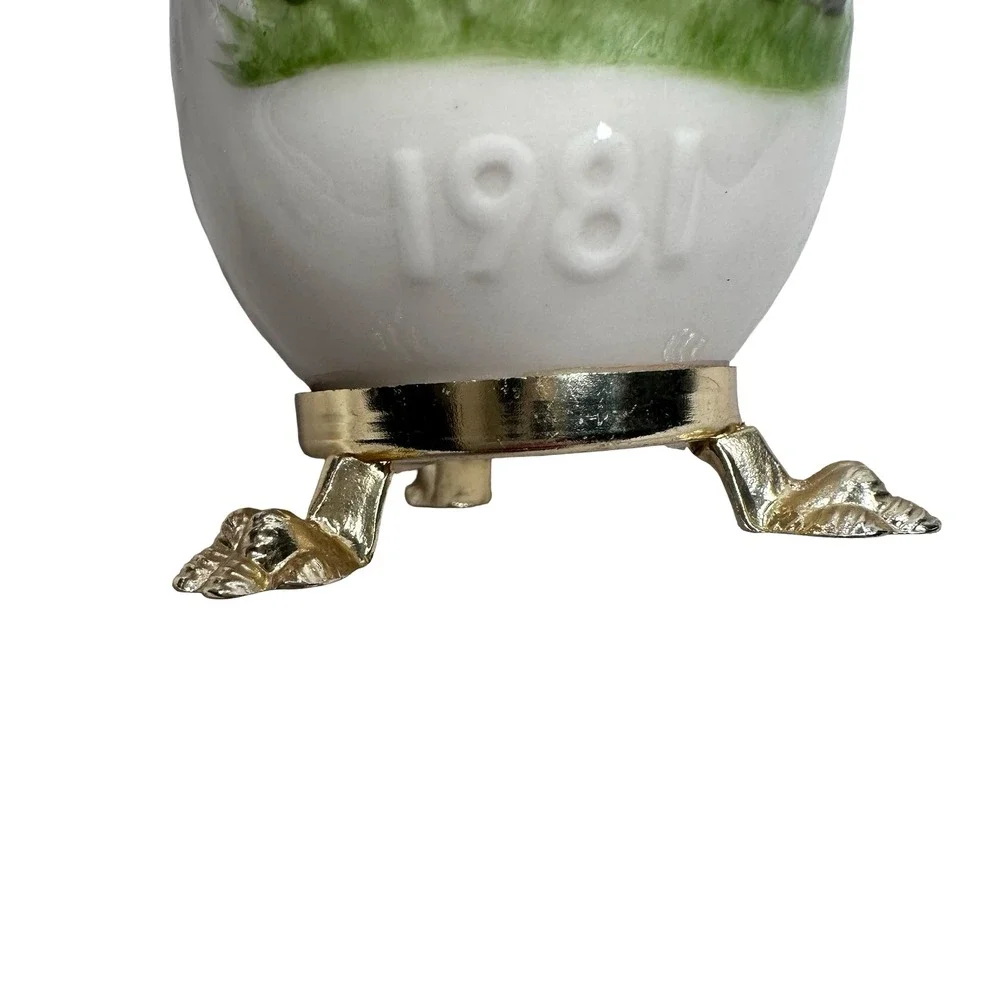 Goebel 1981 West Germany Porcelain Egg‎ Gray Lamb Figurine with Gold Stand